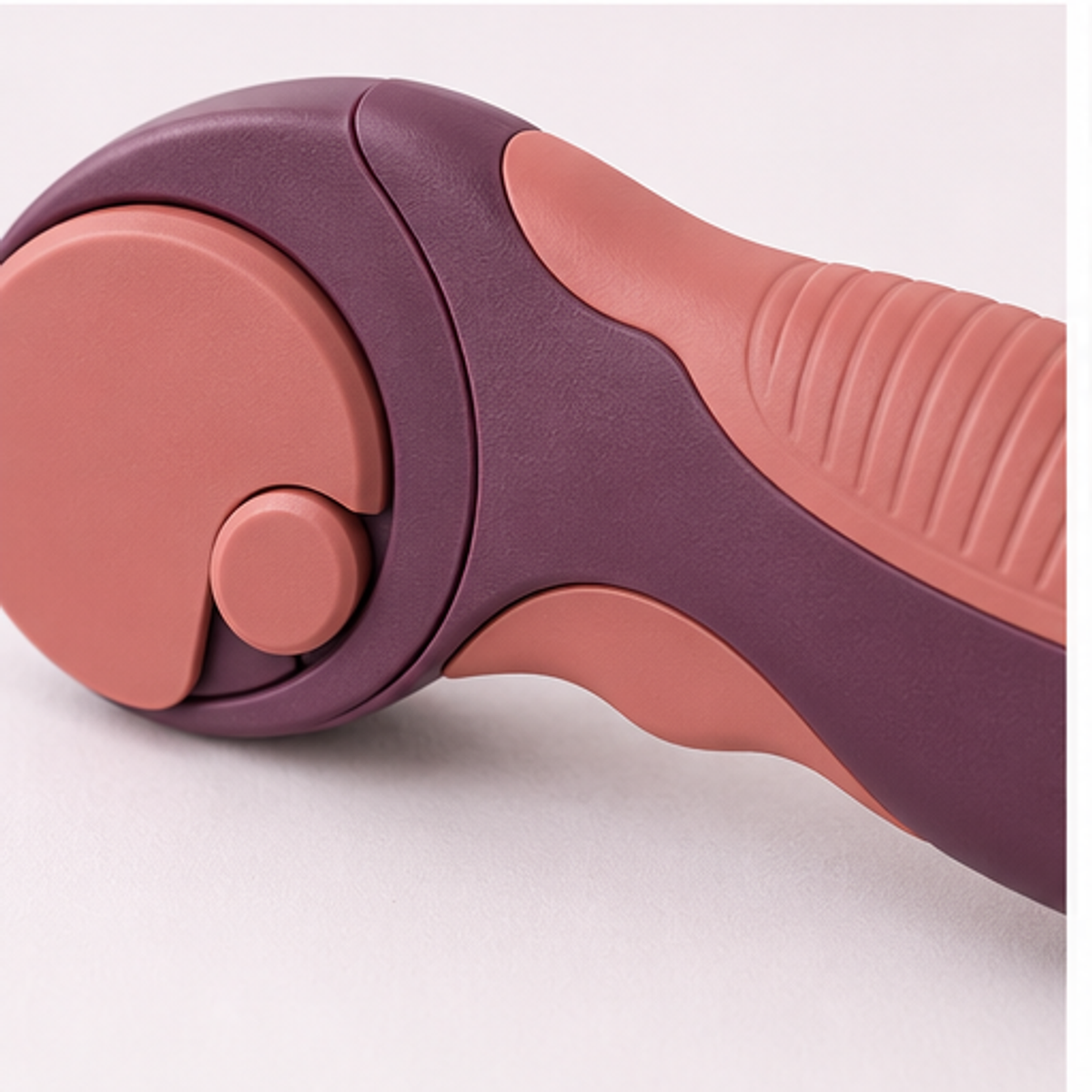 Ergonomic Rotary Cutter — detail